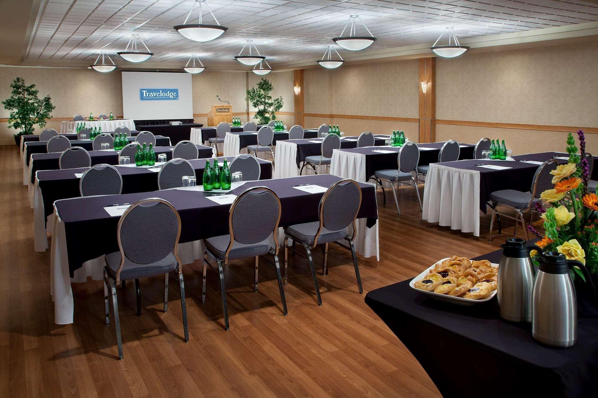Travelodge Hotel By Wyndham Saskatoon Ngoại thất bức ảnh