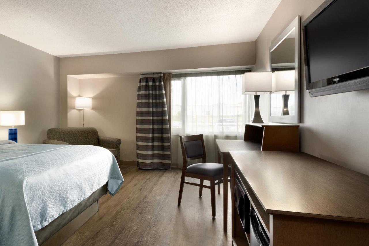 Travelodge Hotel By Wyndham Saskatoon Ngoại thất bức ảnh