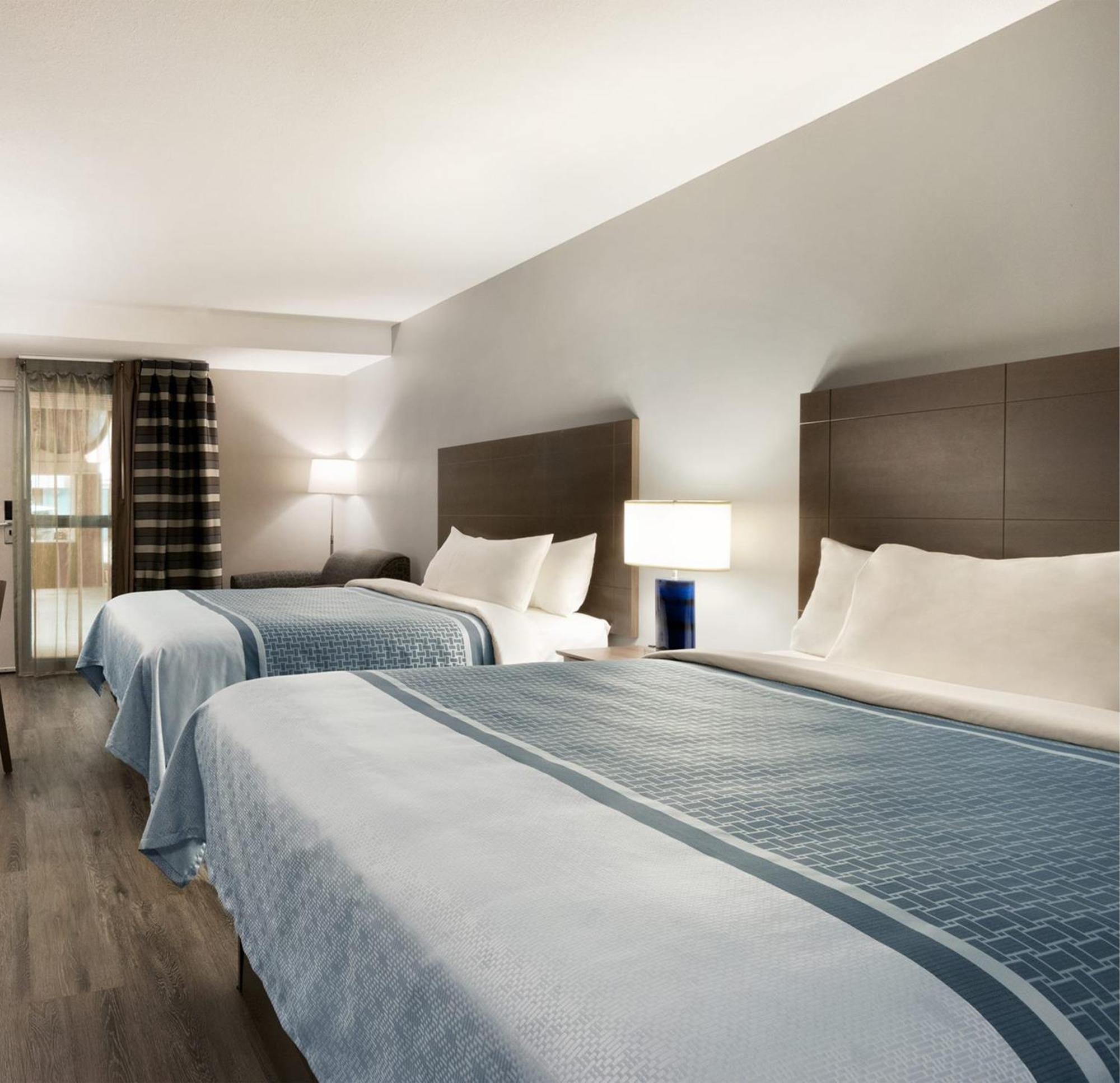 Travelodge Hotel By Wyndham Saskatoon Ngoại thất bức ảnh