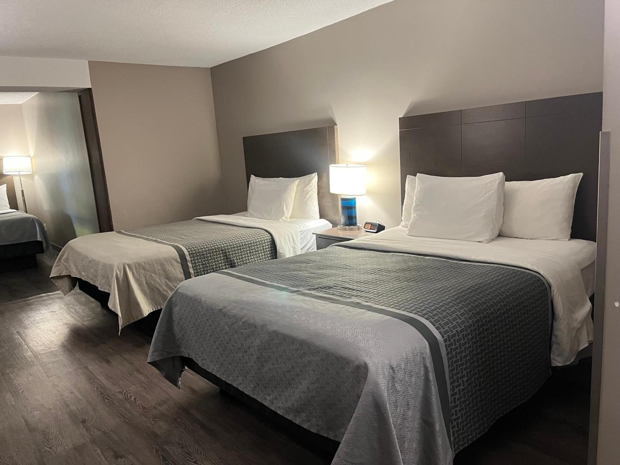 Travelodge Hotel By Wyndham Saskatoon Ngoại thất bức ảnh