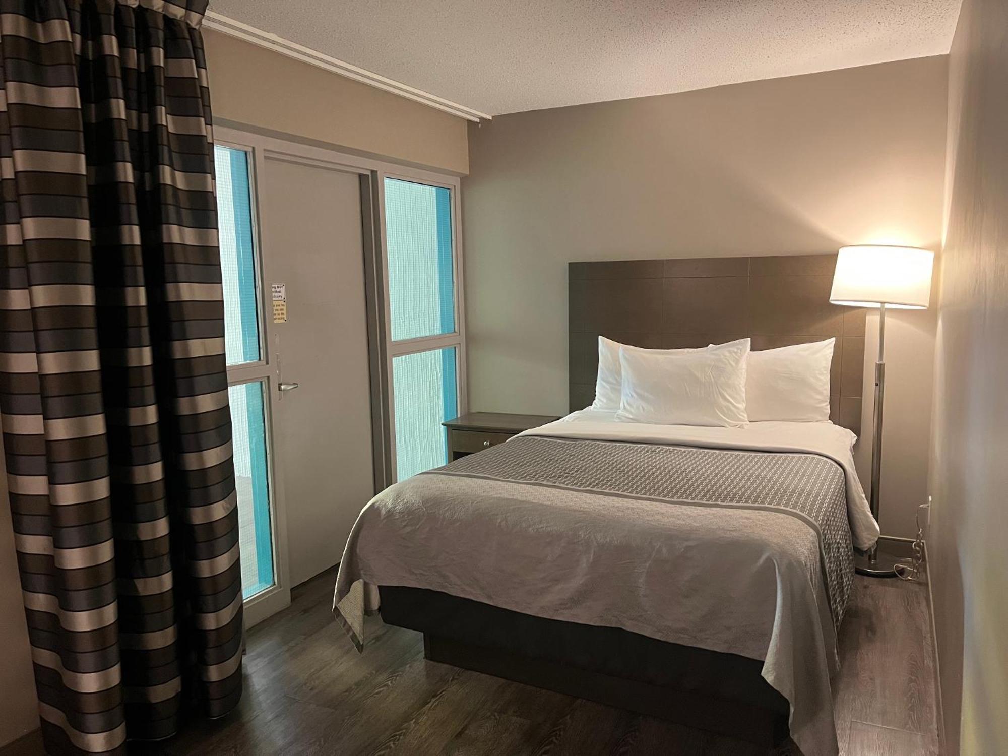 Travelodge Hotel By Wyndham Saskatoon Ngoại thất bức ảnh