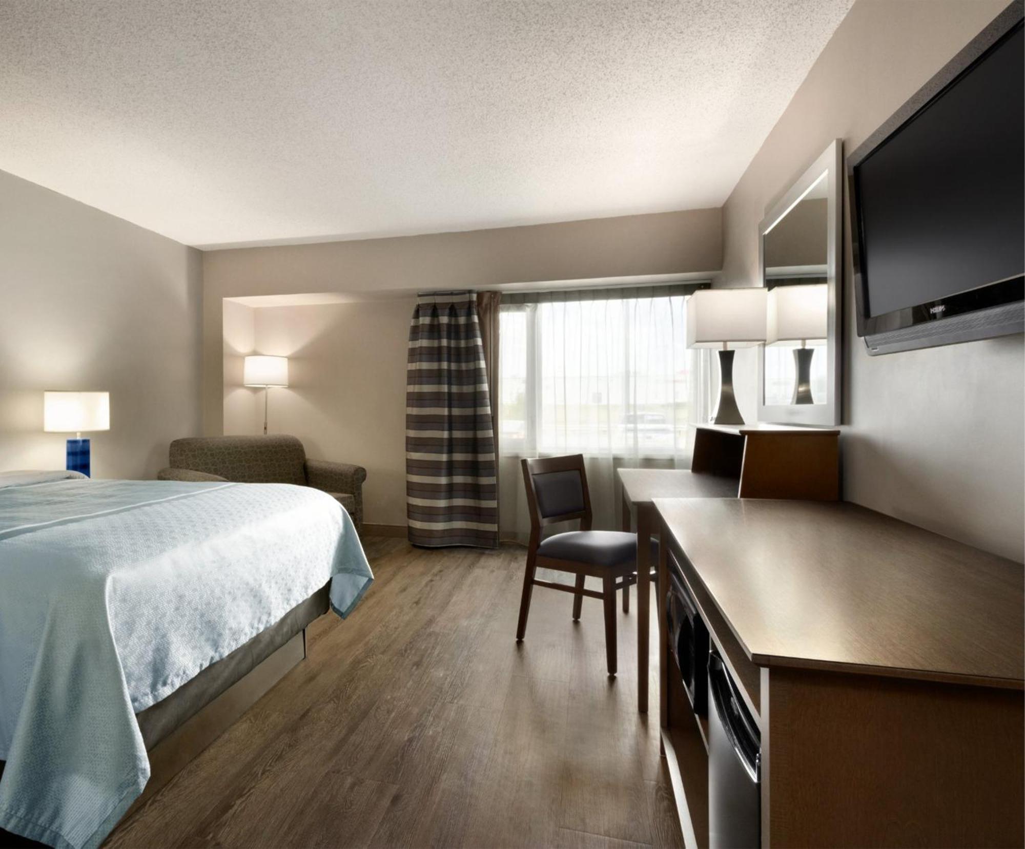 Travelodge Hotel By Wyndham Saskatoon Ngoại thất bức ảnh