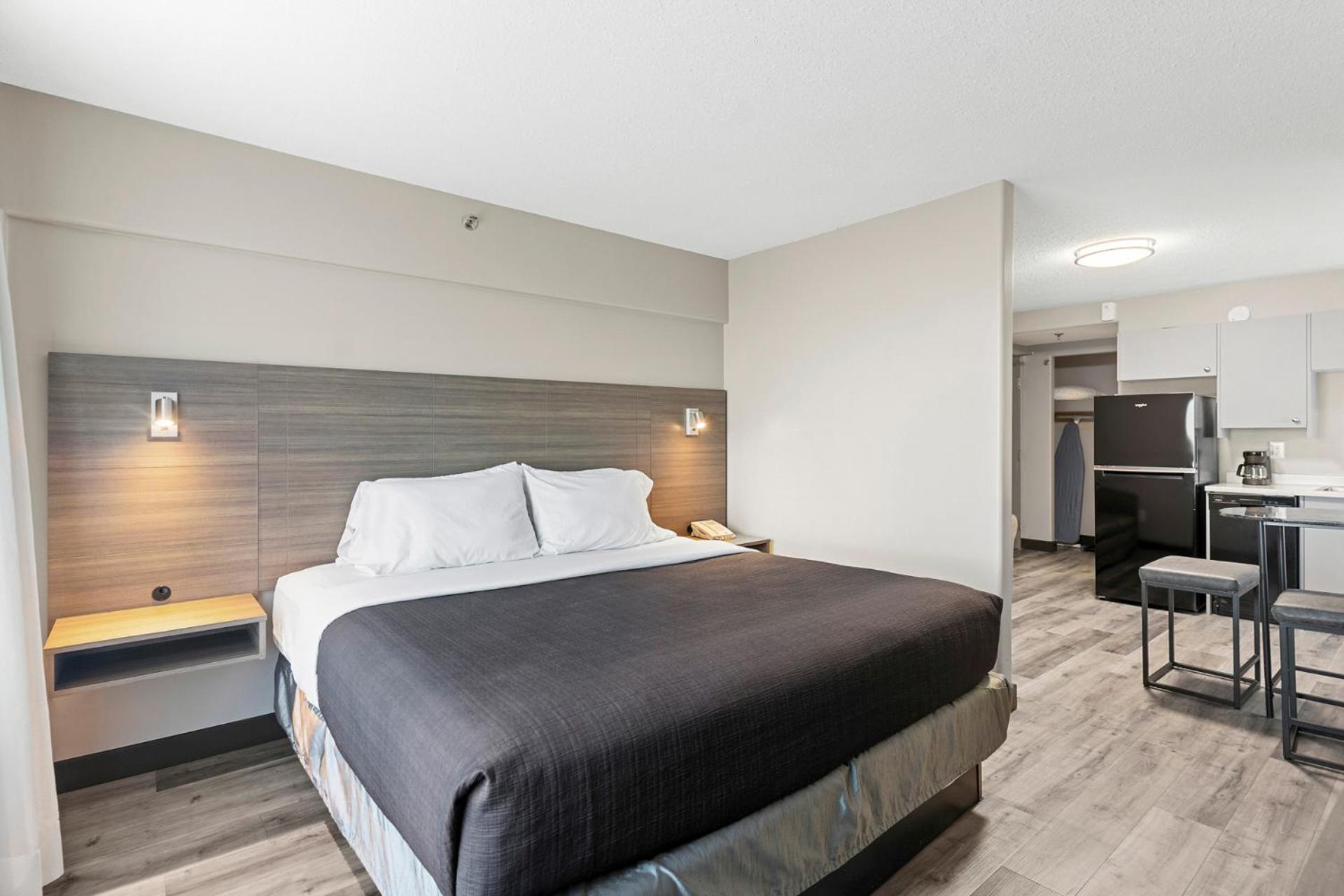 Travelodge Hotel By Wyndham Saskatoon Ngoại thất bức ảnh